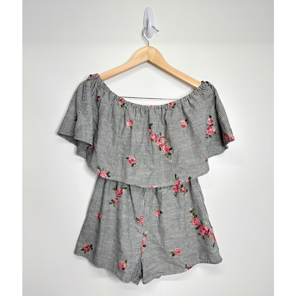 Sadie & Sage Romper Off Shoulder Floral Gray‎ Striped Size Small